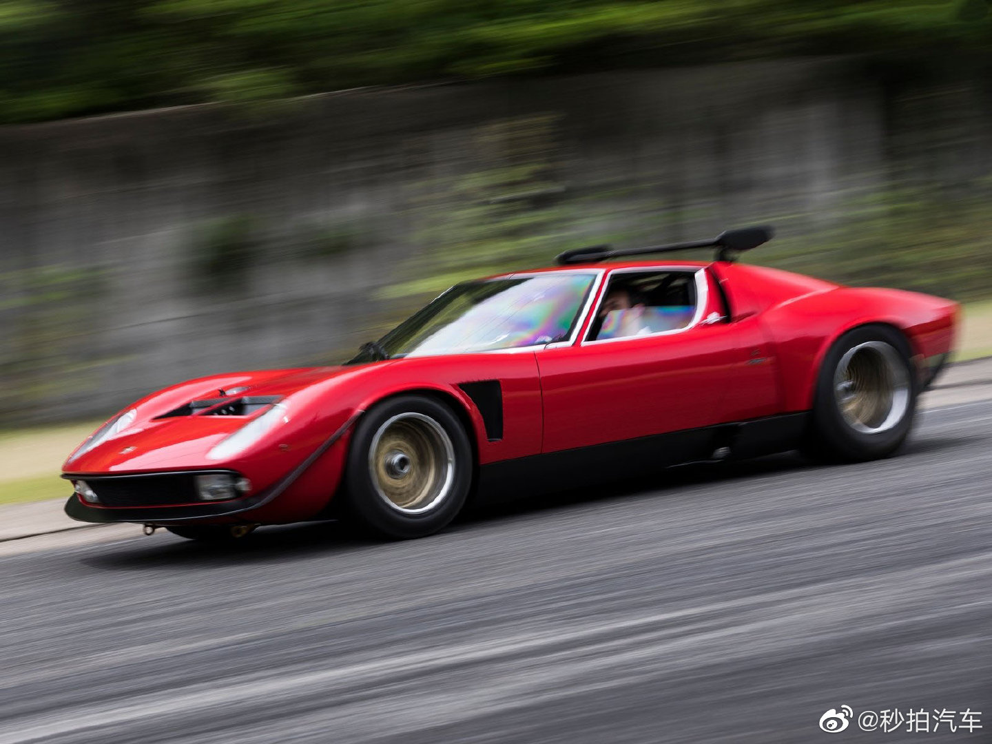 老爷车大赏# Lamborghini Miura SVR（1976）一辆大有来头的蛮牛