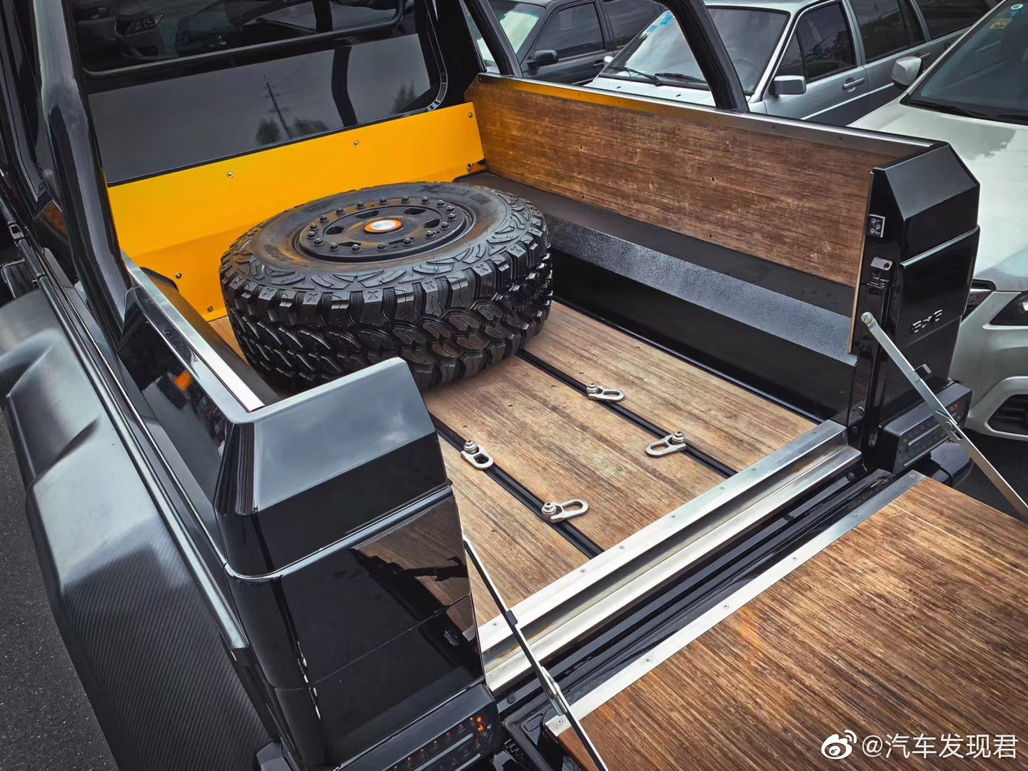 好看的汽车图片：6X6 奔驰g63  3万2千公里