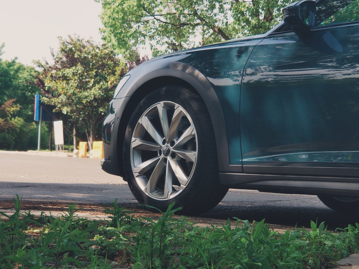 全新奥迪A6 Allroad 。适合这样的户外场景。