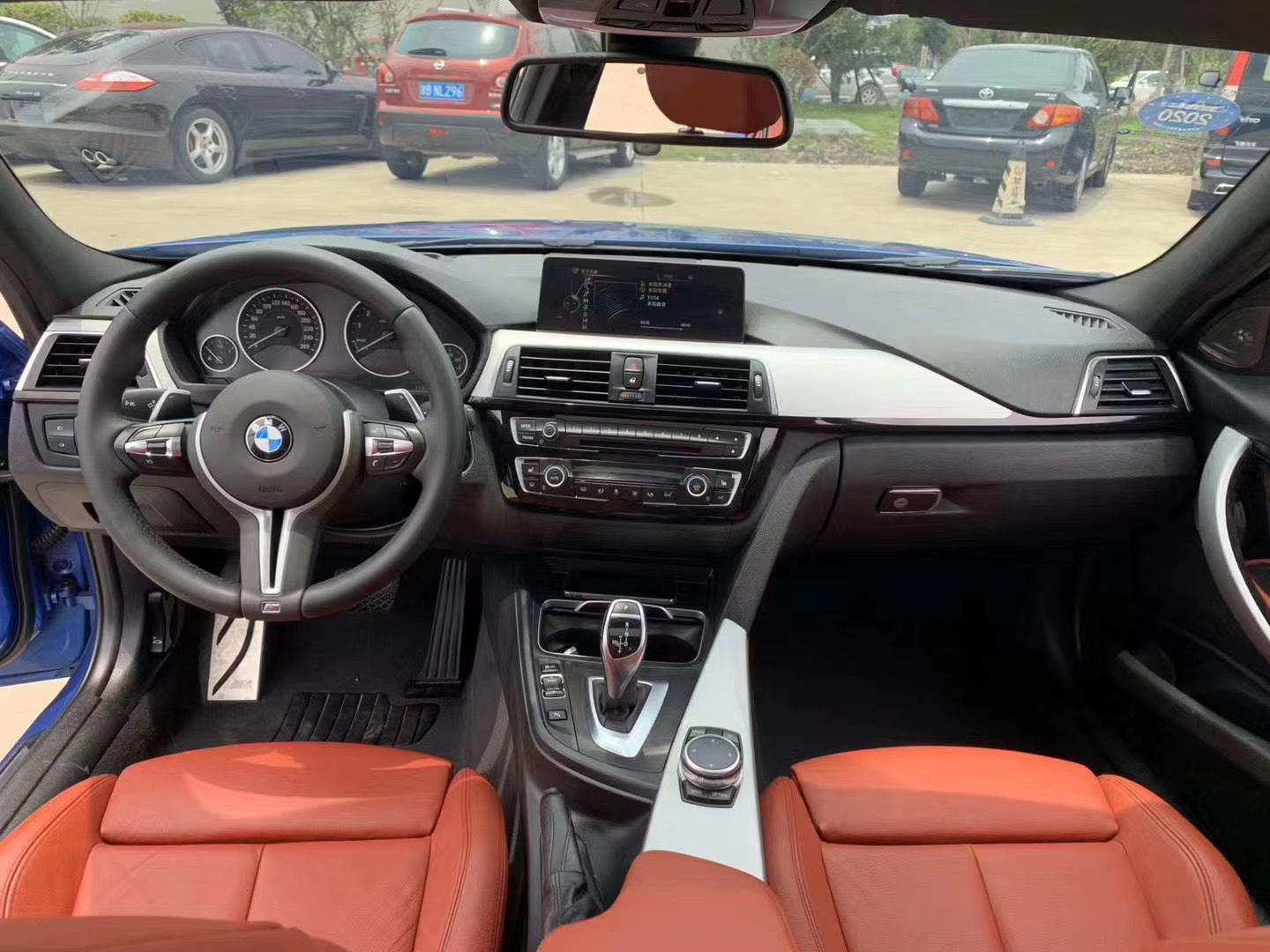 宝马328i，颜色好的三系卖的飞快。