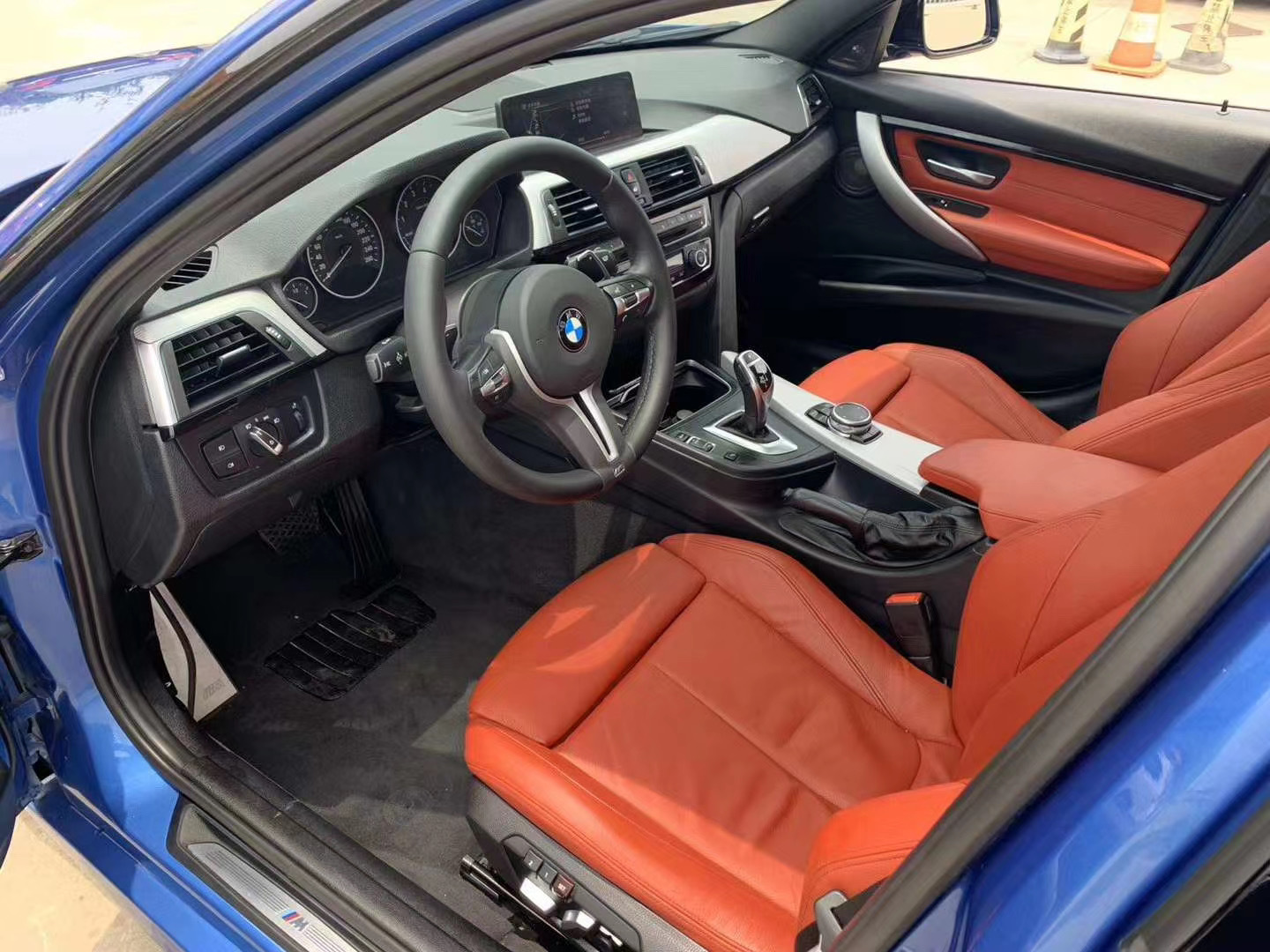 宝马328i，颜色好的三系卖的飞快。