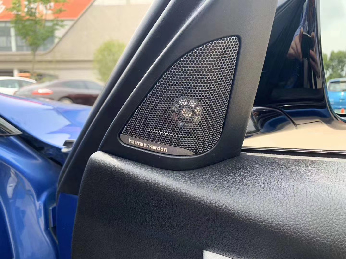 宝马328i，颜色好的三系卖的飞快。