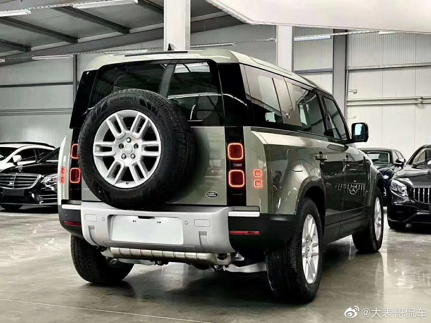 国六的路虎卫士，相比于老款车型，你更喜欢新款还是老款？