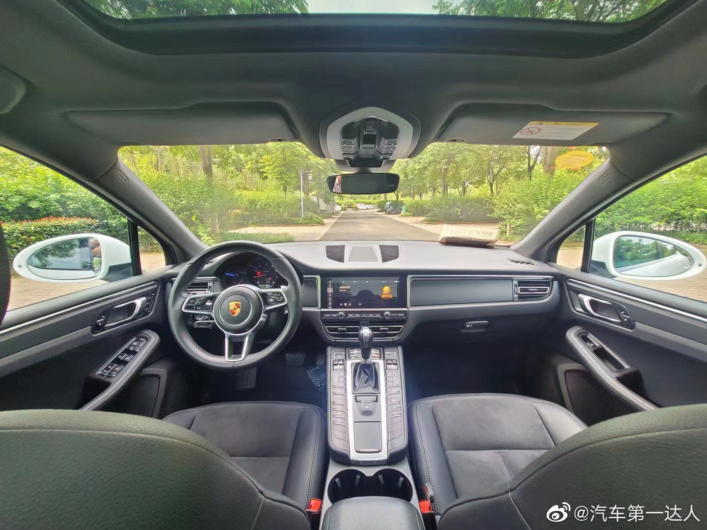 不一样的全景天窗保时捷macan