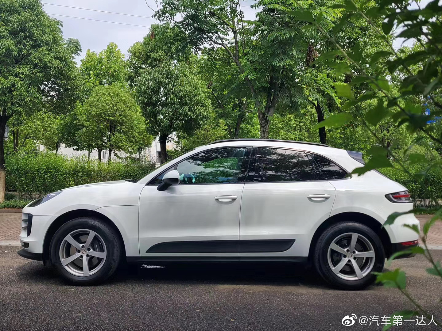 不一样的全景天窗保时捷macan