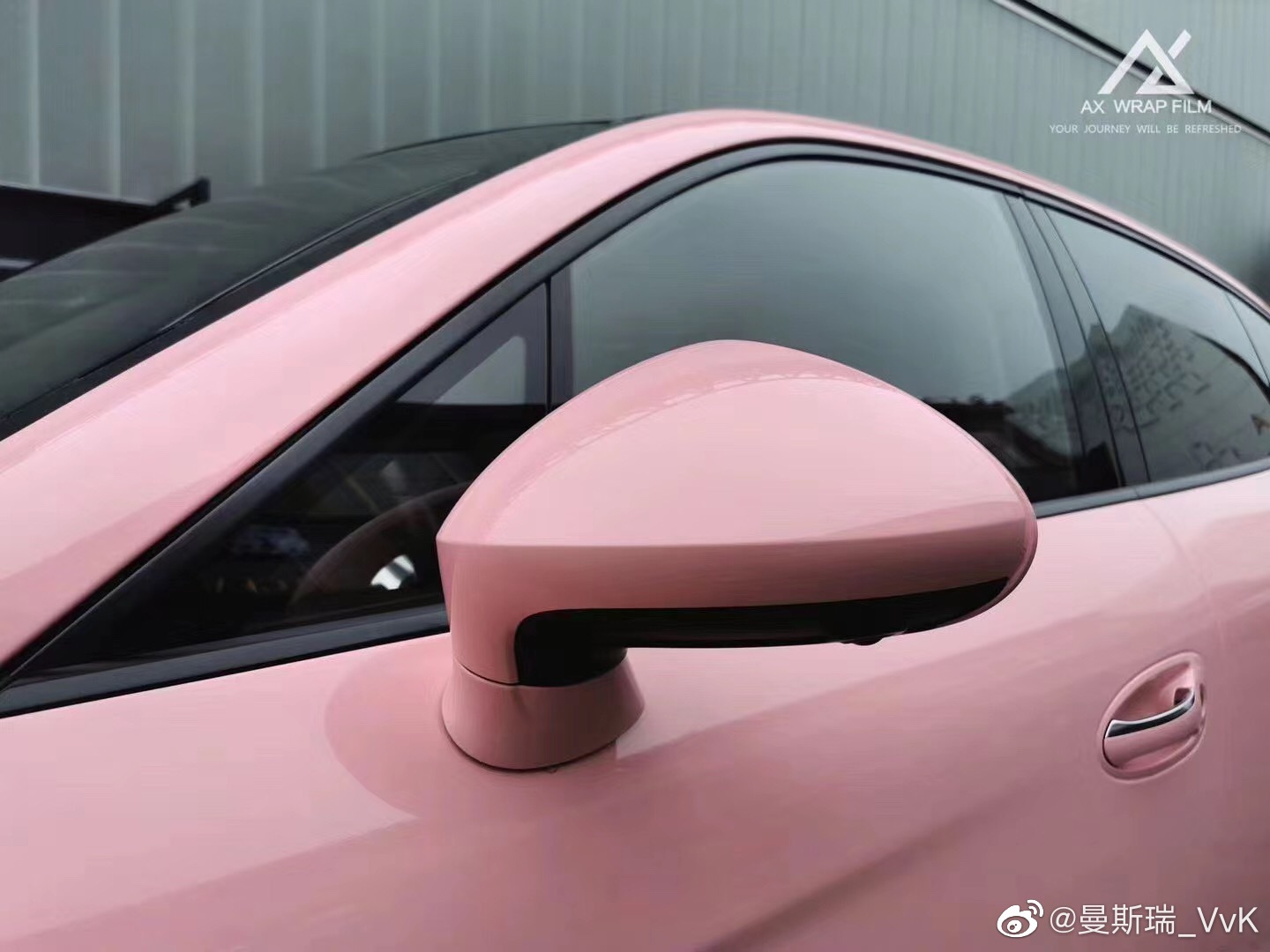 Porsche Panamera 选择AX wrap film 高亮樱花粉
