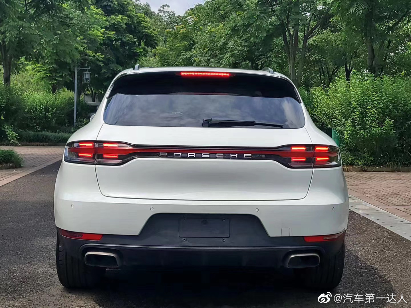 不一样的全景天窗保时捷macan