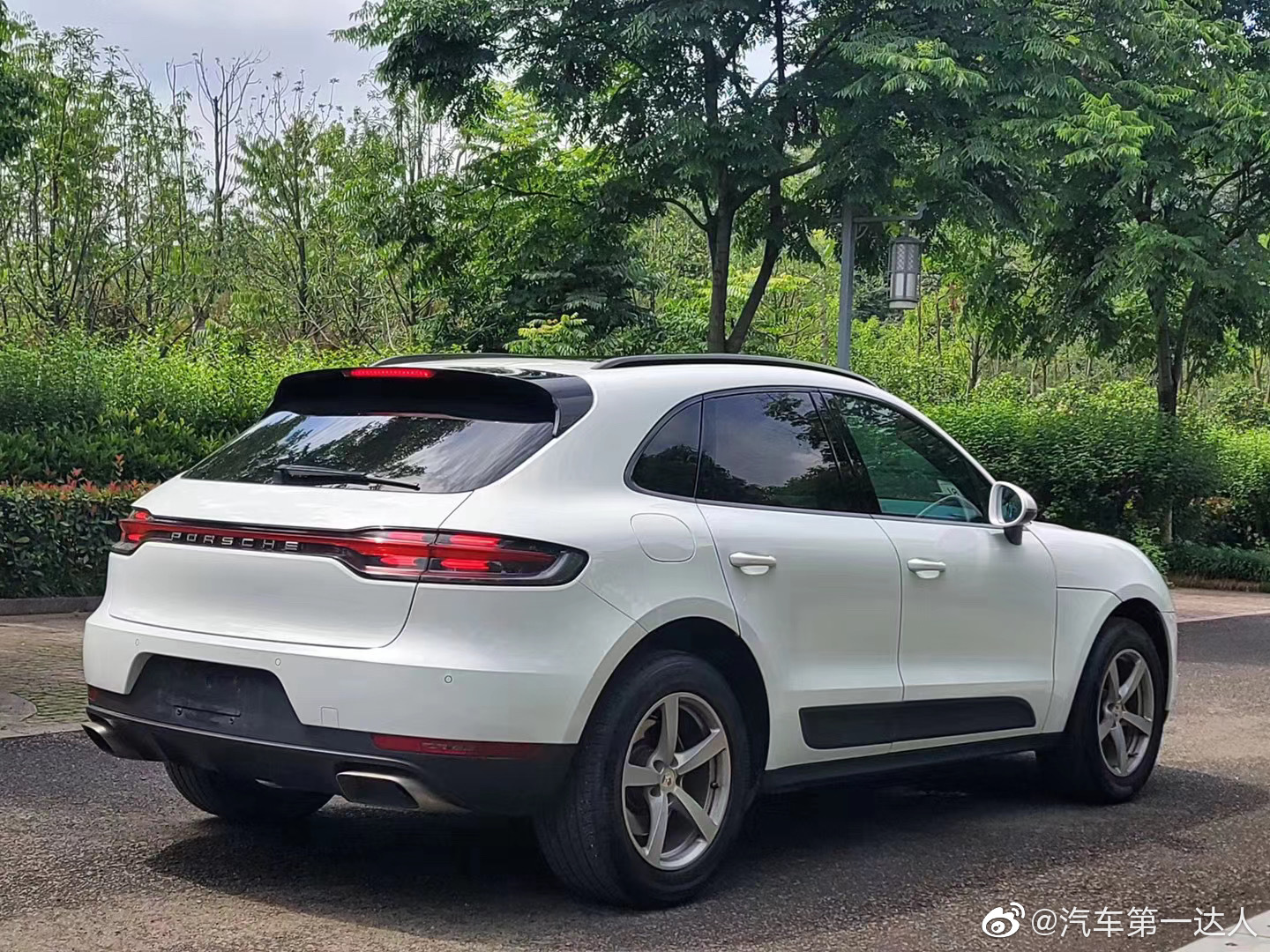 不一样的全景天窗保时捷macan