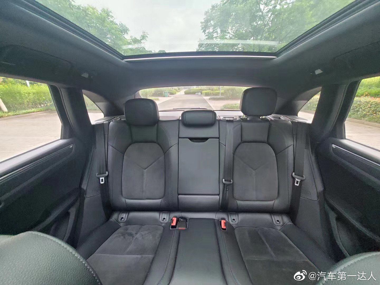 不一样的全景天窗保时捷macan