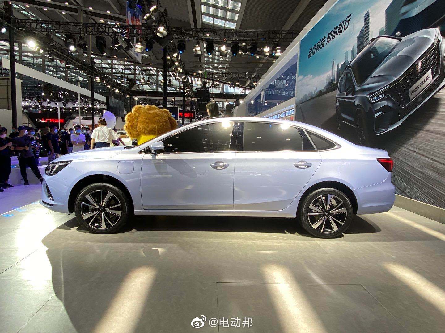 现场活捉一台荣威ER6，实车的感觉没有图片上那么抢眼