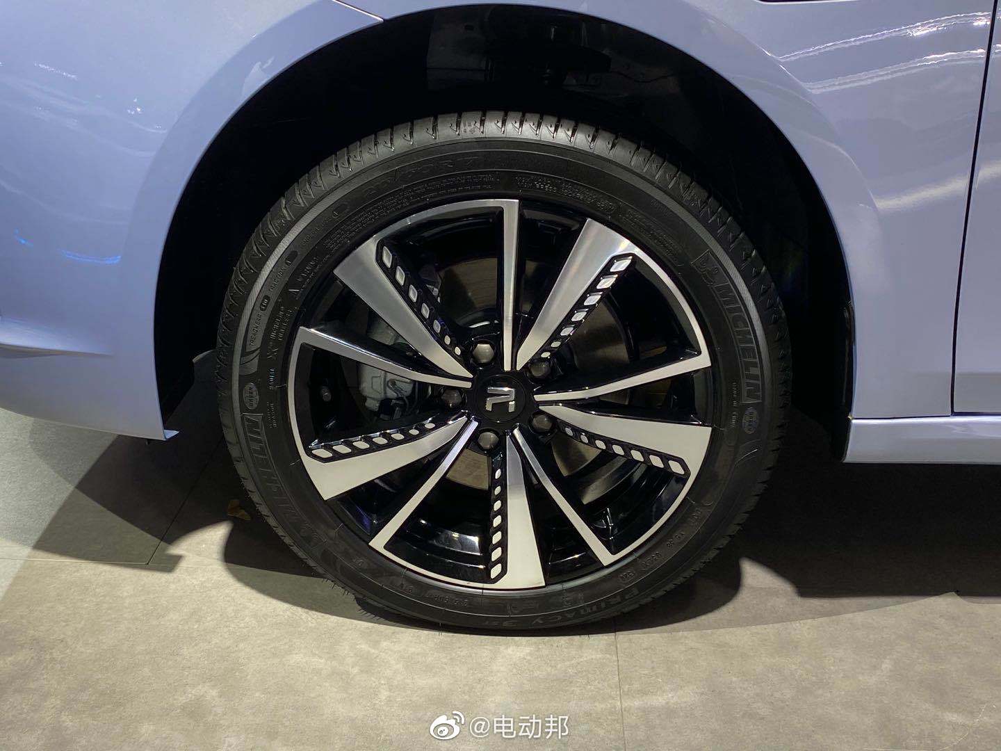 现场活捉一台荣威ER6，实车的感觉没有图片上那么抢眼