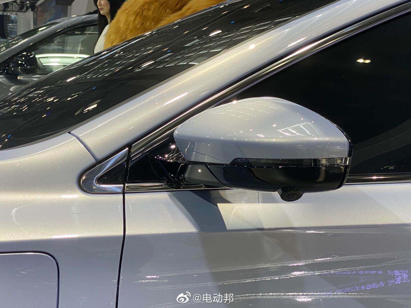 现场活捉一台荣威ER6，实车的感觉没有图片上那么抢眼