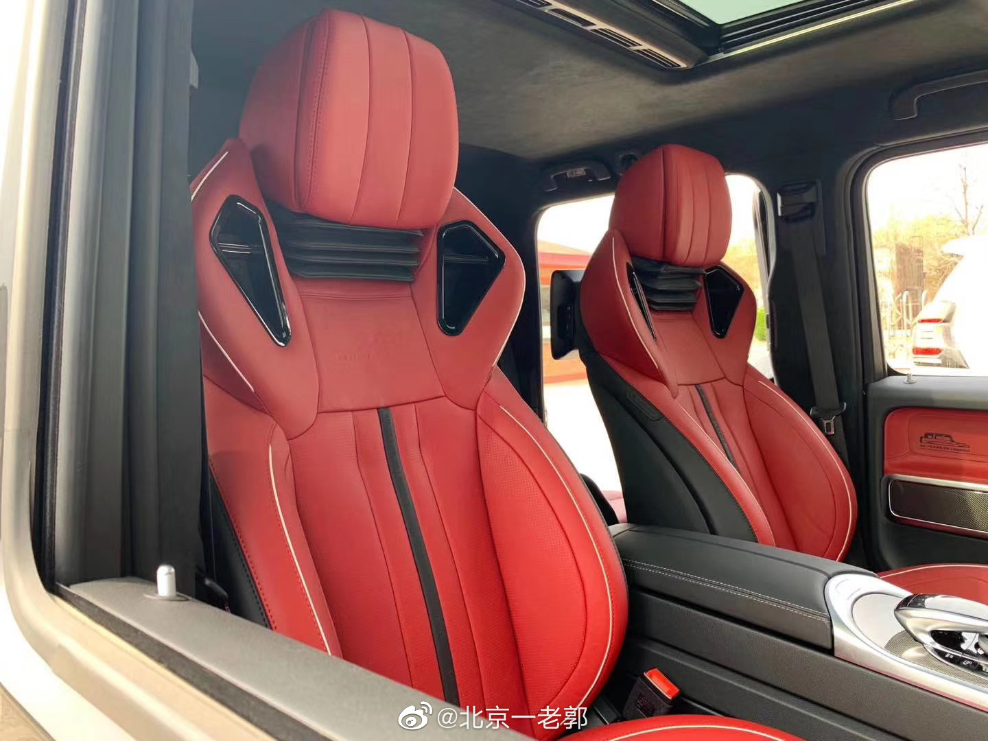 看座椅就知道这台奔驰G63不一般，这一套座椅30万能买到吗？