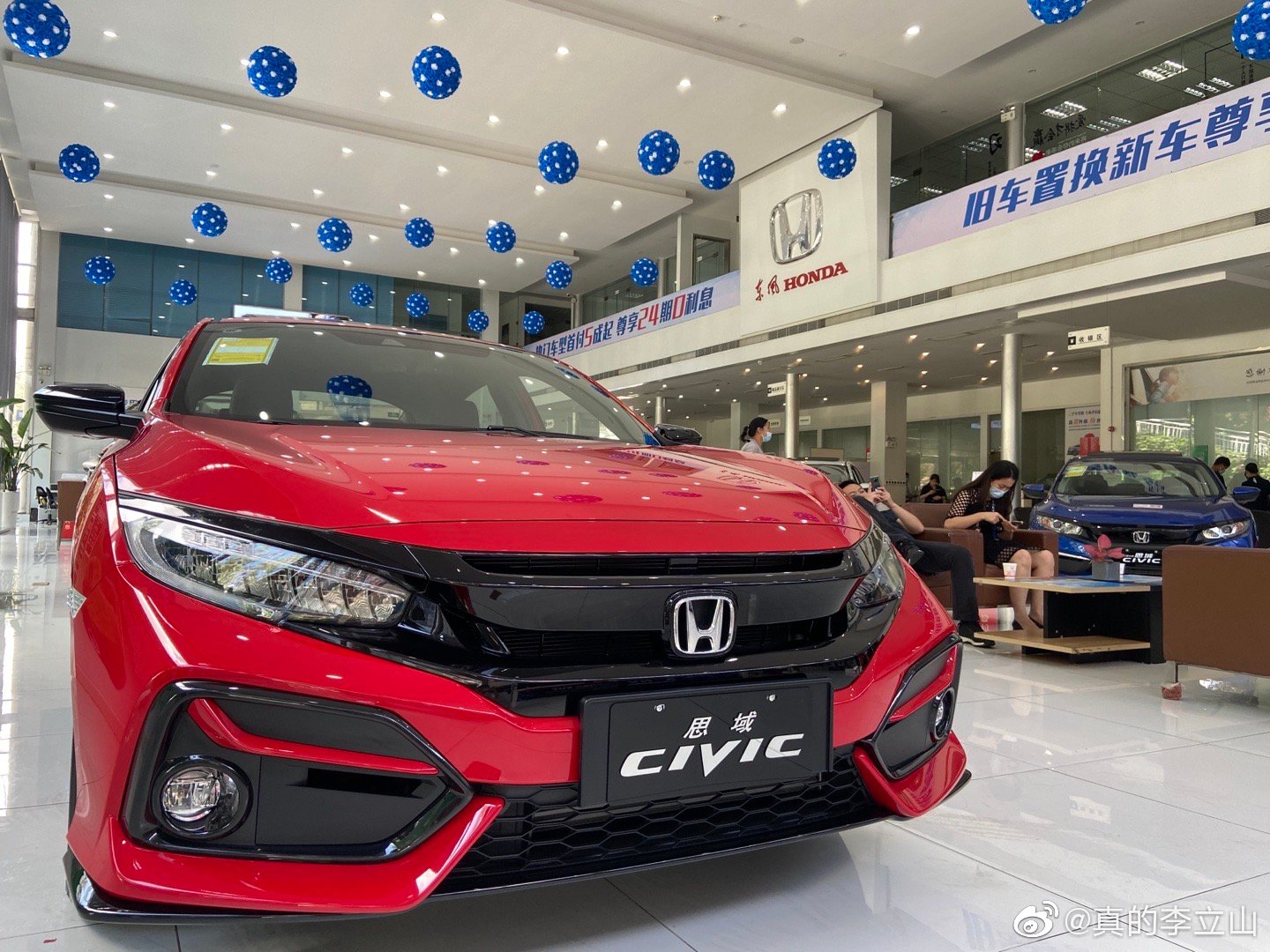 两箱思域到店，说一定的，可以安排上了！