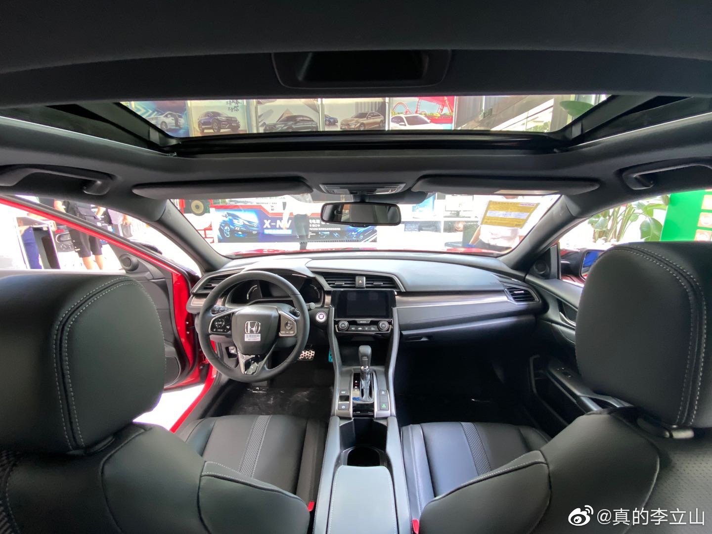 两箱思域到店，说一定的，可以安排上了！