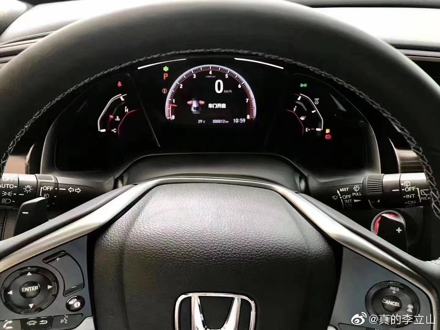 两箱思域到店，说一定的，可以安排上了！