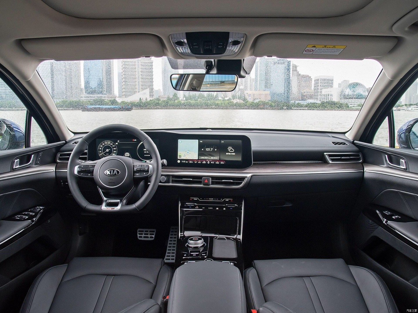 起亚K5的设计一直以来都是超高水准。是你的菜吗？