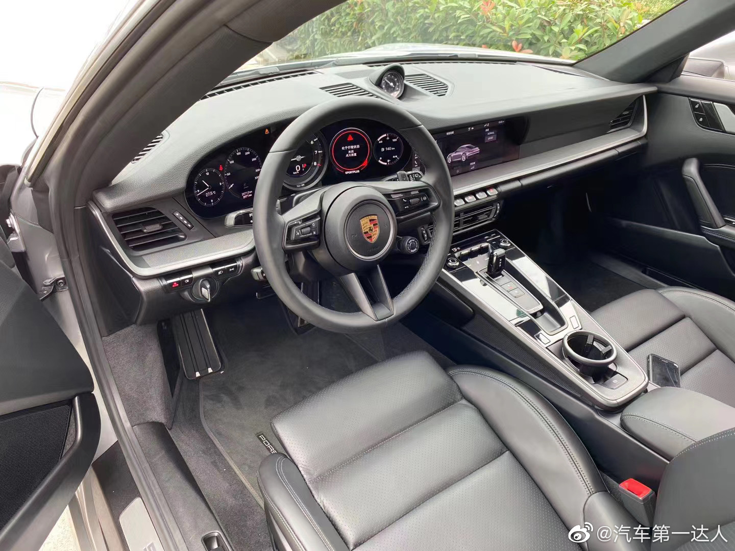 高清汽车美图：保时捷992 S 高功率发动机