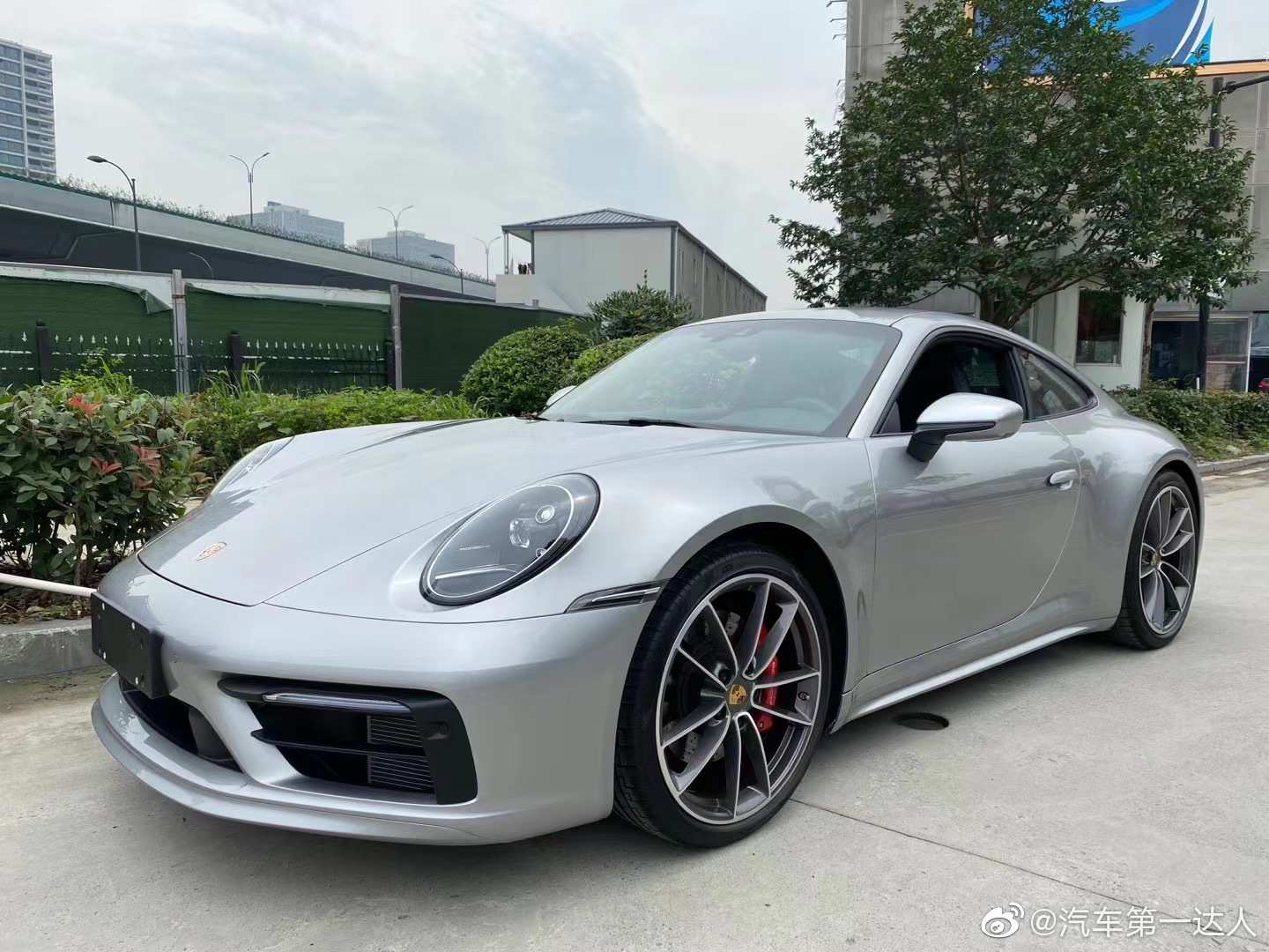 高清汽车美图：保时捷992 S 高功率发动机