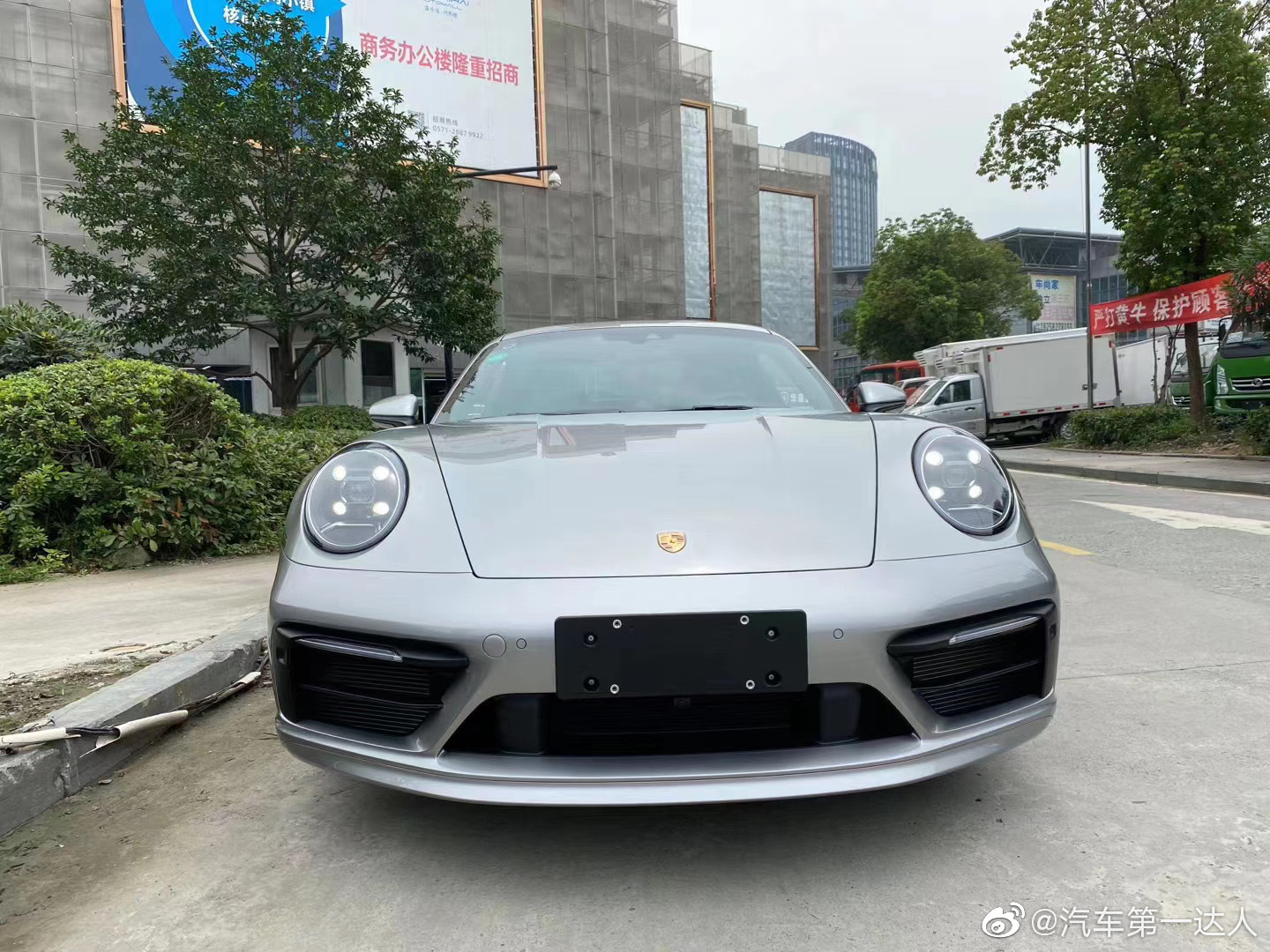 高清汽车美图：保时捷992 S 高功率发动机