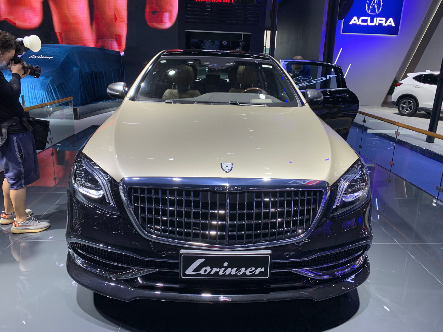 看看劳伦士迈巴赫 ls 85双色车身版-新浪汽车