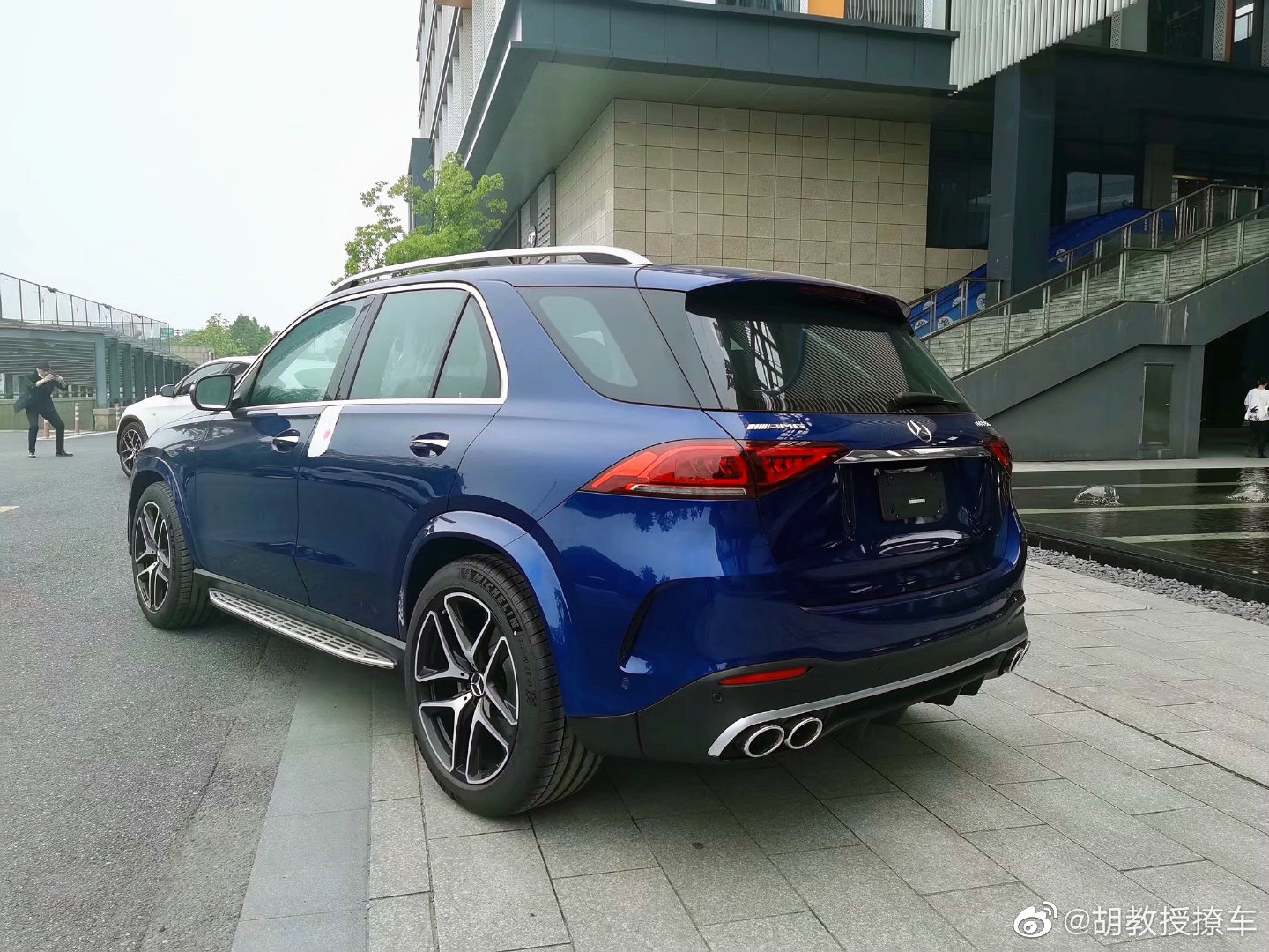 奔驰gle 53 amg,性能suv当道的时代,奔驰不能怂