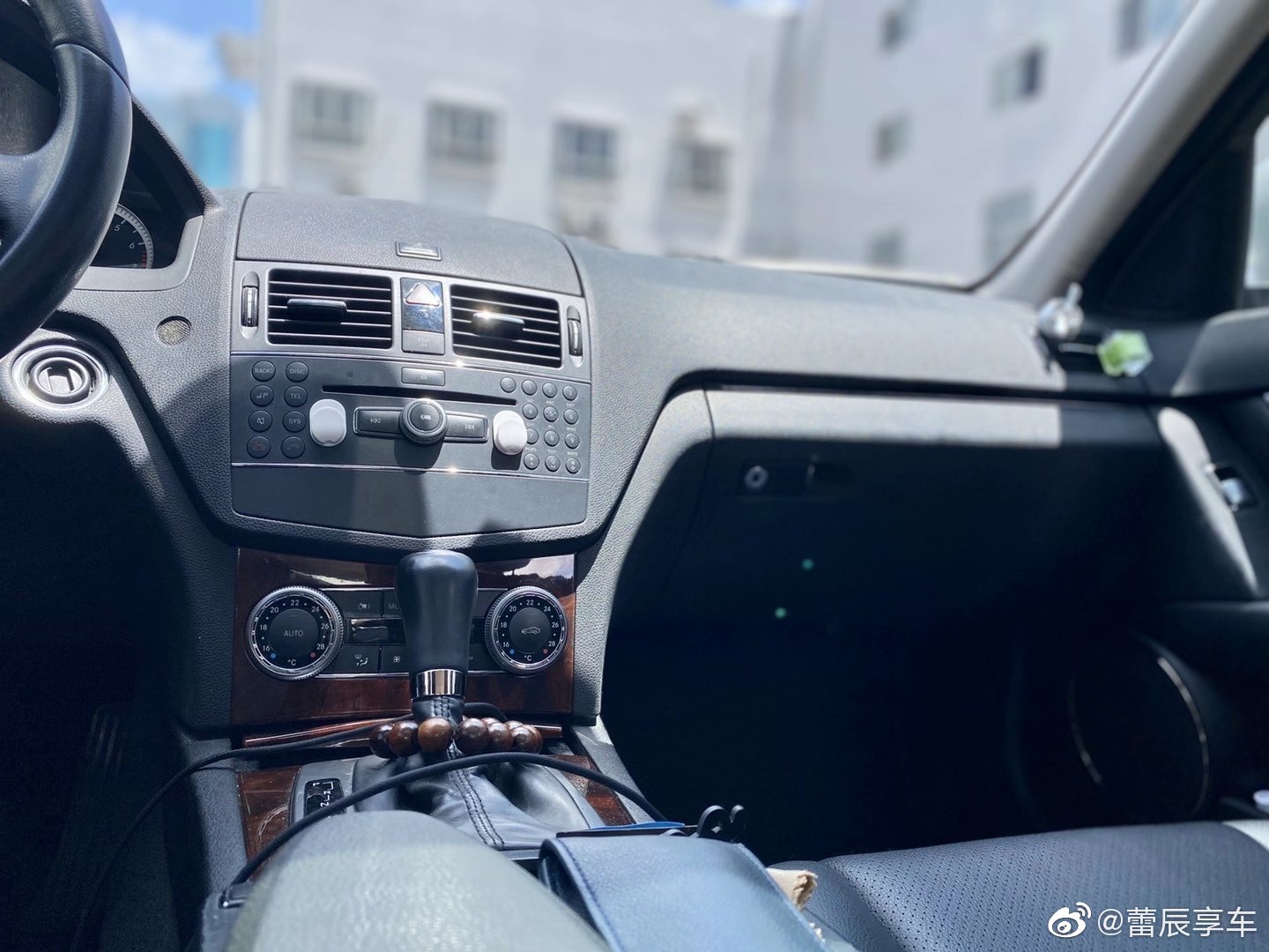 09年奔驰c200 时尚型，公里数13万，费用到明年2月