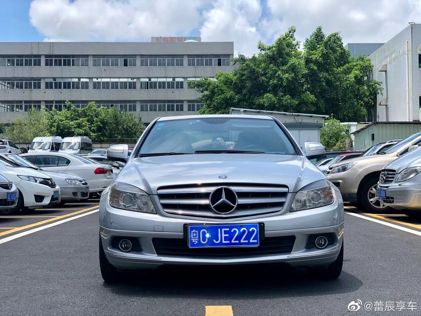 09年奔驰c200 时尚型，公里数13万，费用到明年2月