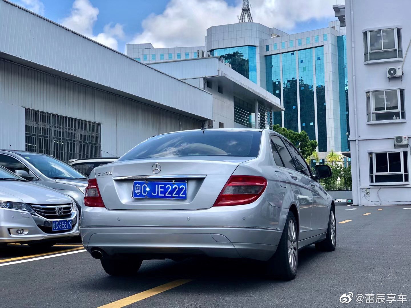 09年奔驰c200 时尚型，公里数13万，费用到明年2月