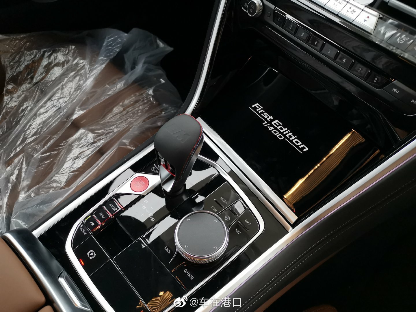 宝马M8雷霆版 极光钻石绿/塔卢马棕