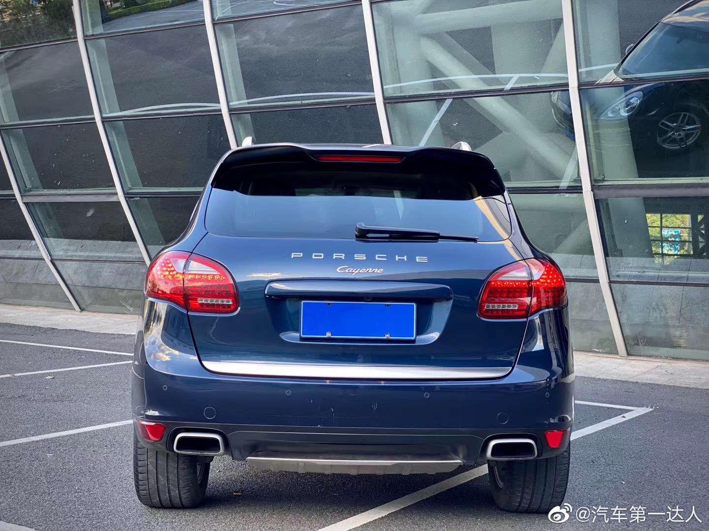 保时捷卡宴 3.0T 月光蓝外观米内