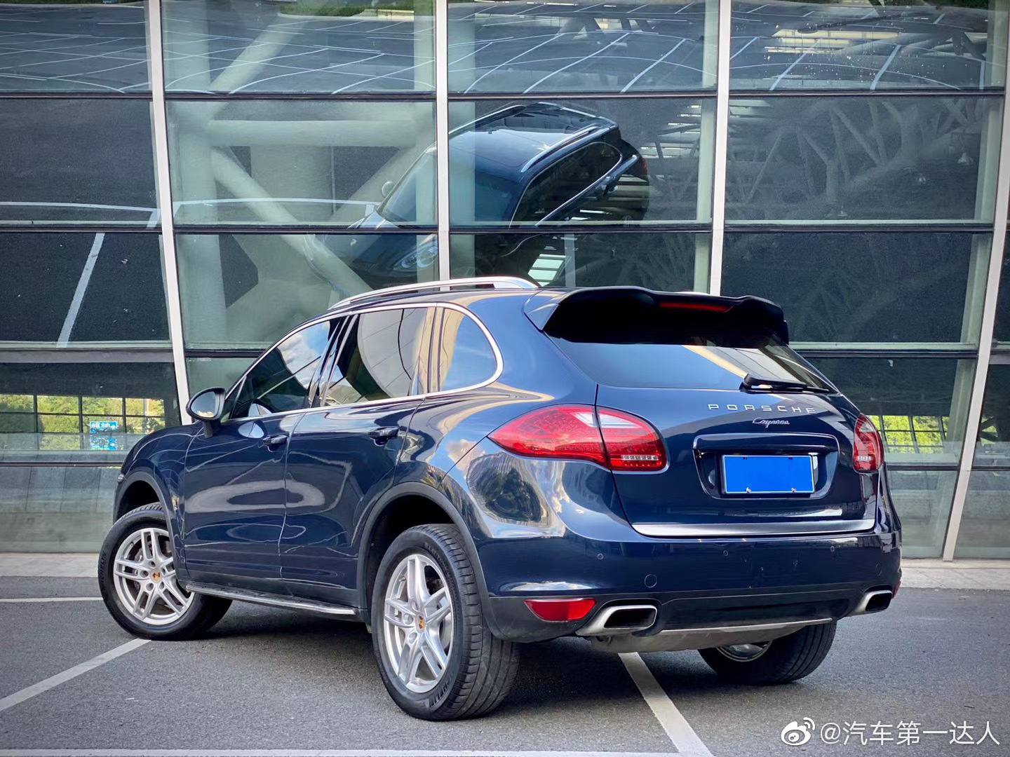 保时捷卡宴 3.0T 月光蓝外观米内