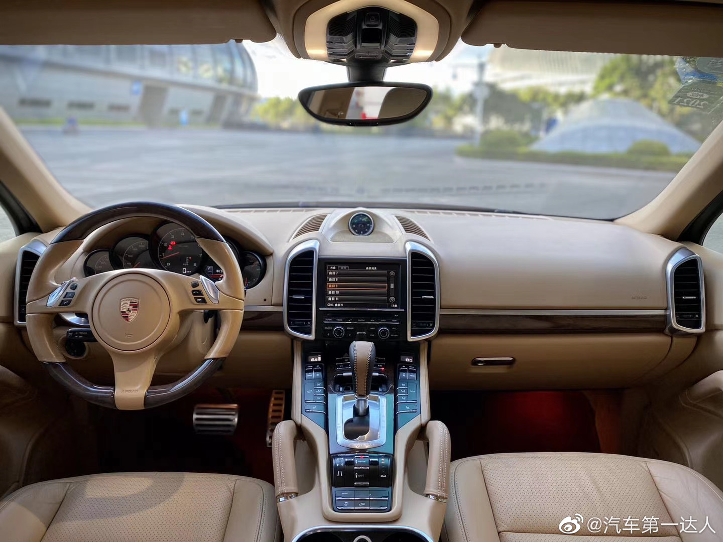 保时捷卡宴 3.0T 月光蓝外观米内
