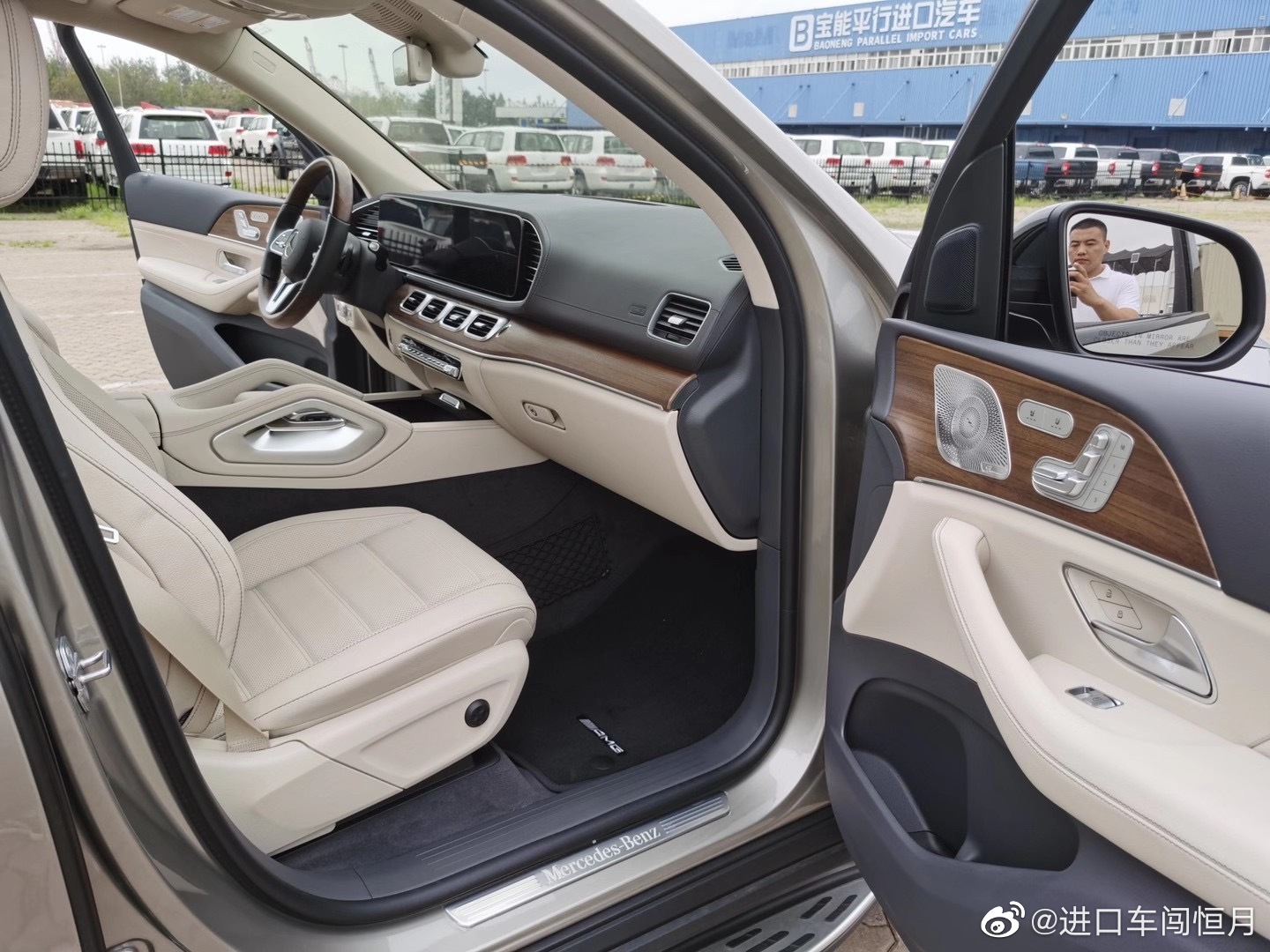 好看的汽车图片：金米配色 奔驰GLS450