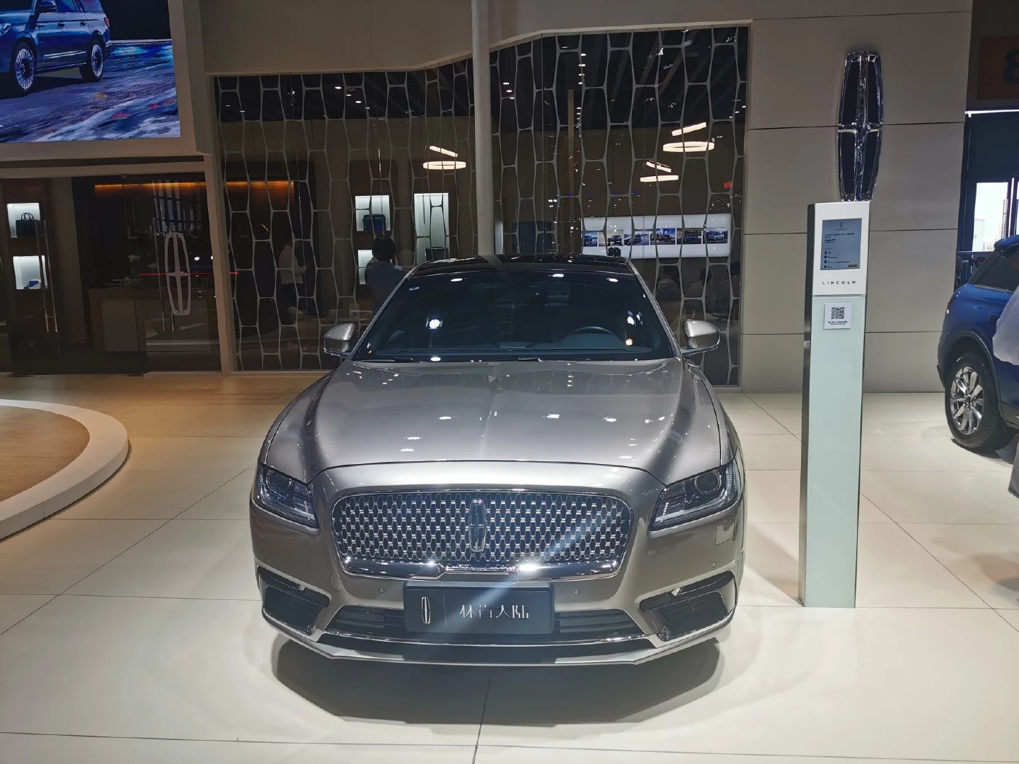 2020年昆明车展，日产niss有个车模特别漂亮，不信你去看