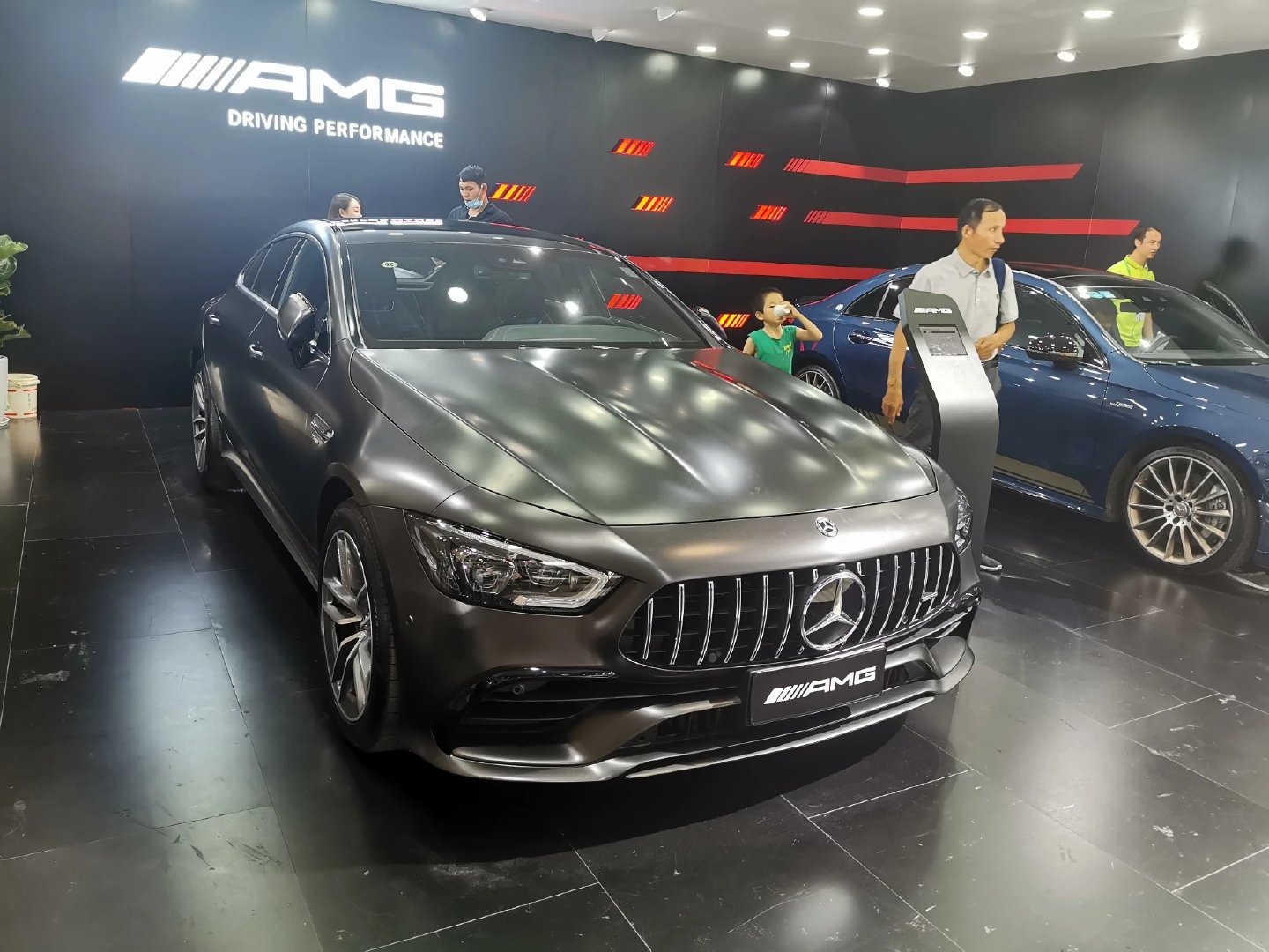 2020年昆明车展，日产niss有个车模特别漂亮，不信你去看