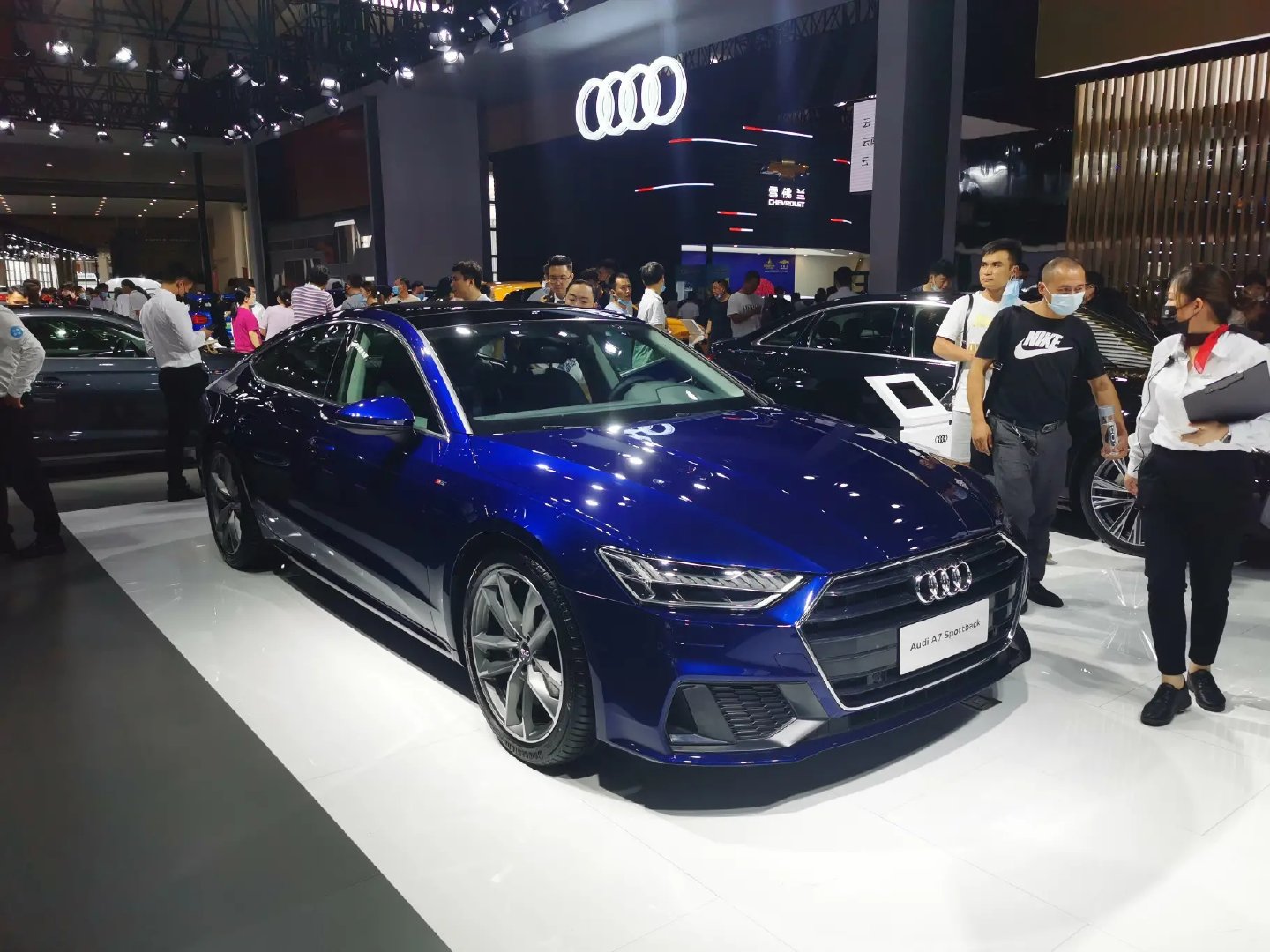 2020年昆明车展，日产niss有个车模特别漂亮，不信你去看