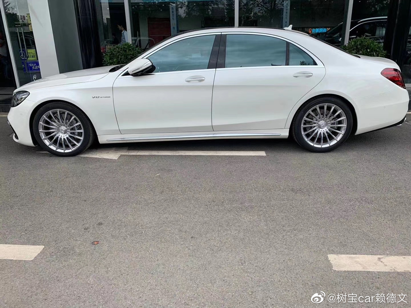 奔驰S65L AMG 白棕，黑黑，国6。