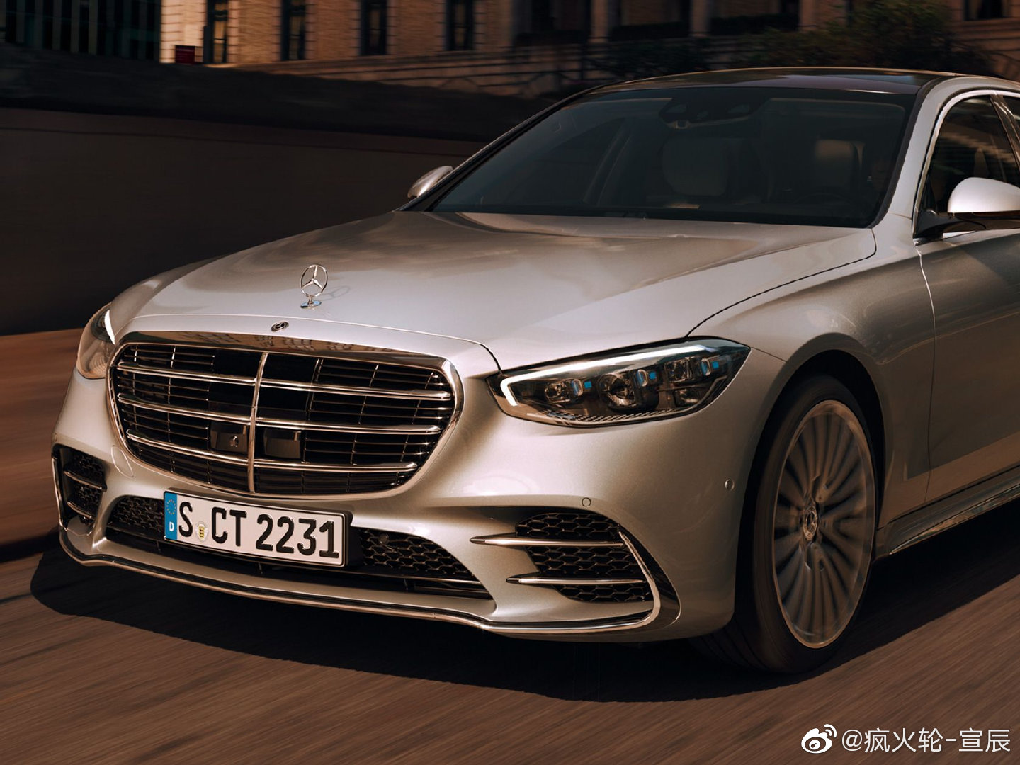 据说奔驰S级在中国的车主平均年龄是40岁。em，我还有…年。