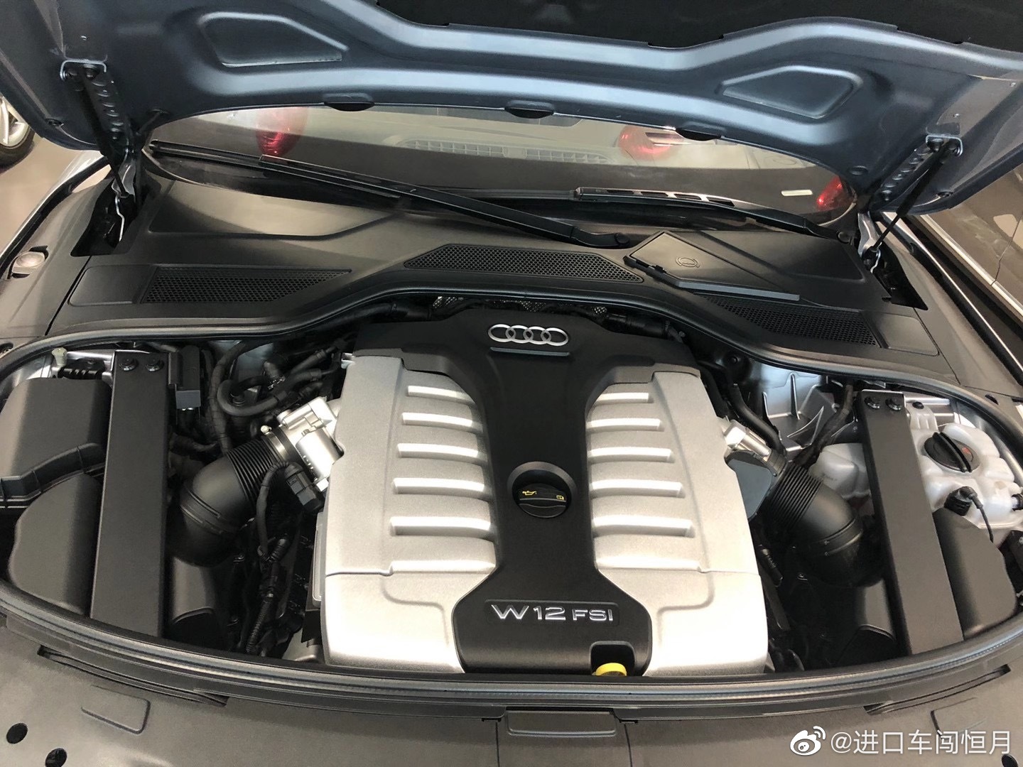 好看的汽车：库存 经典奥迪A8 W12 新车