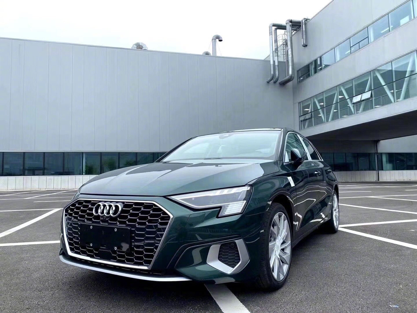 今天，国产全新一代奥迪A3正式在青岛工厂下线