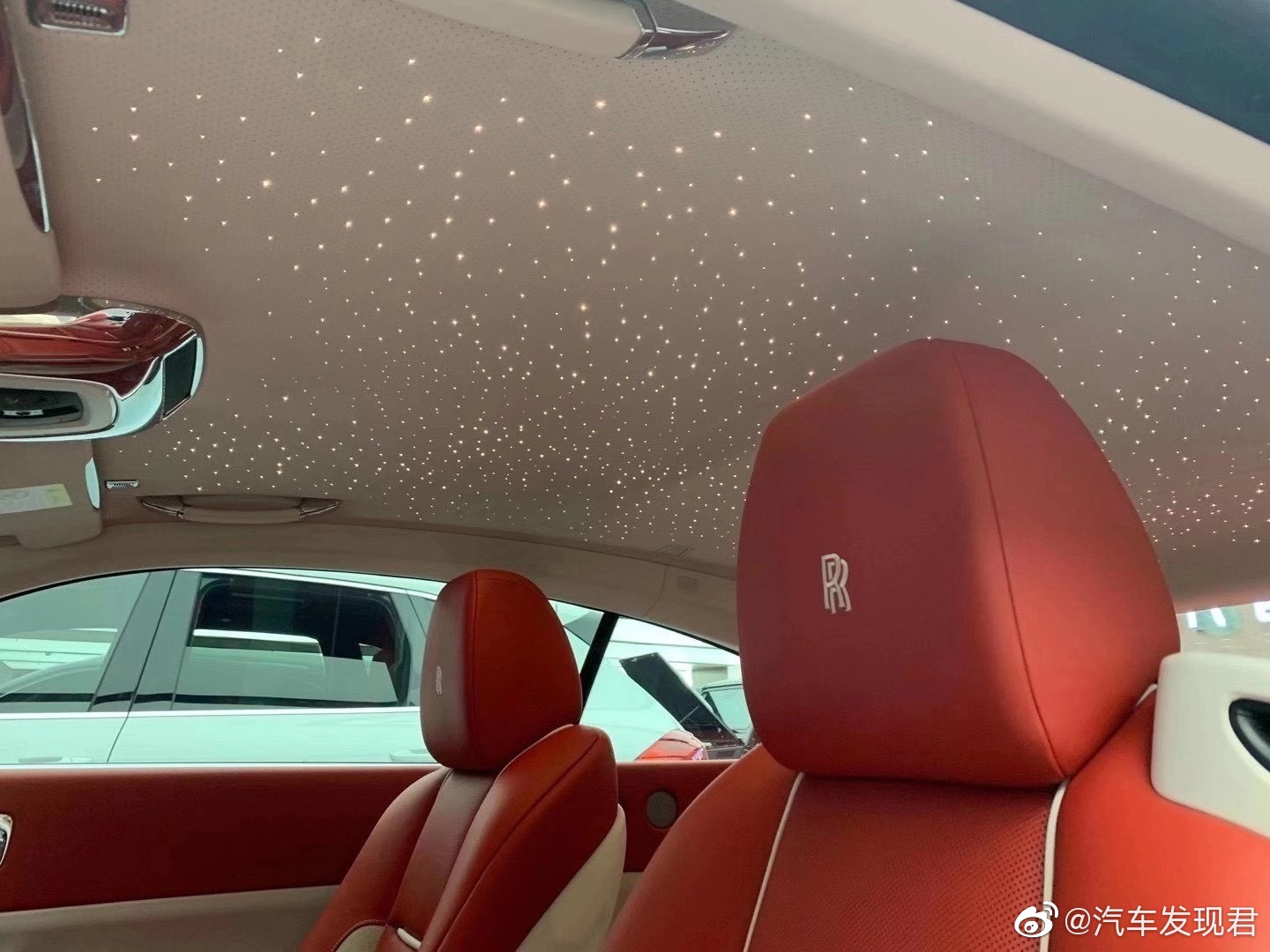 劳斯莱斯魅影，白红经典星空顶