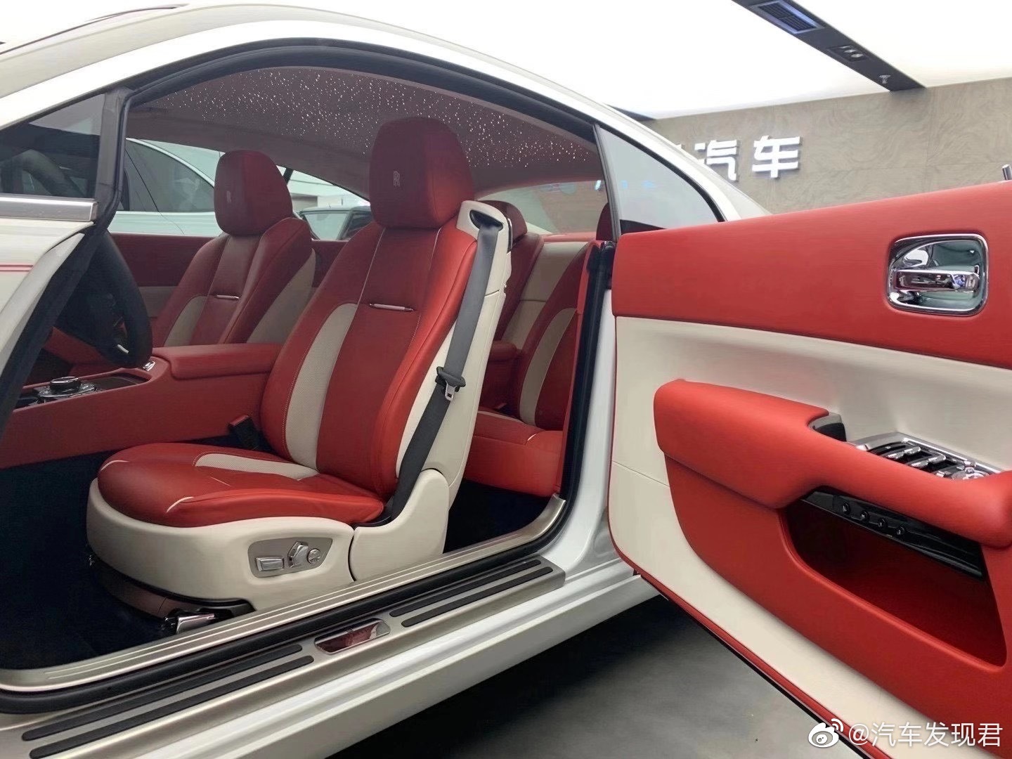 劳斯莱斯魅影，白红经典星空顶