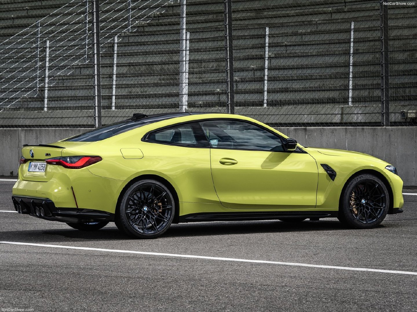 这台宝马M4真的好看，不愧是标杆!