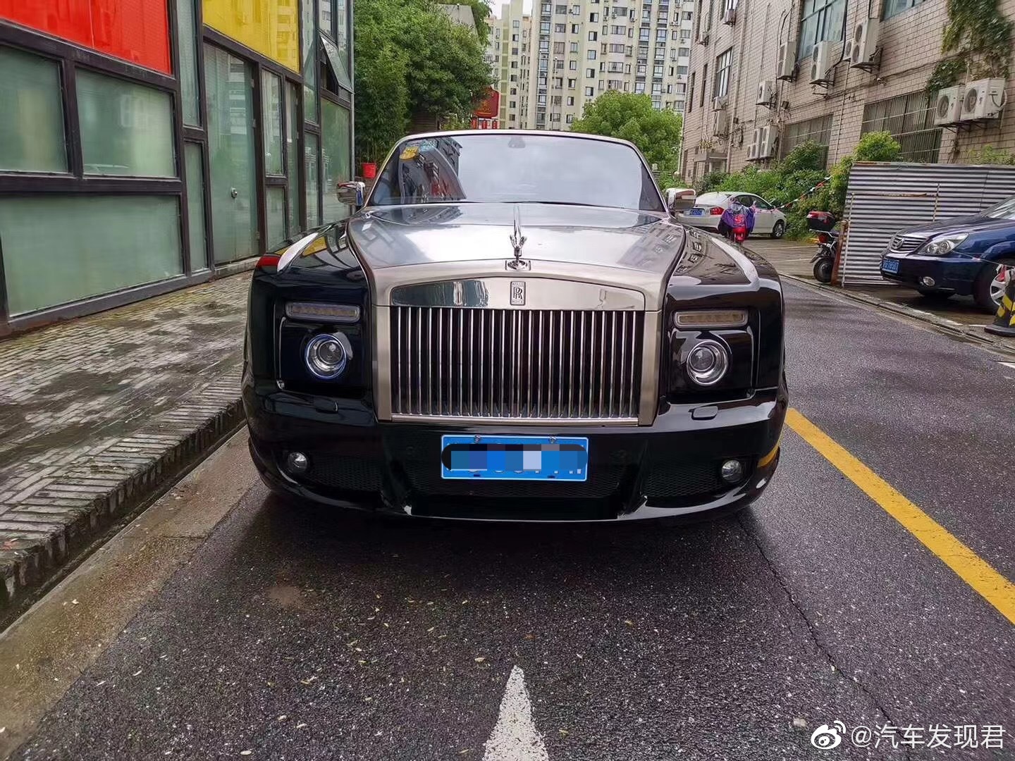 两门劳斯莱斯幻影敞篷富二代公子的大玩具