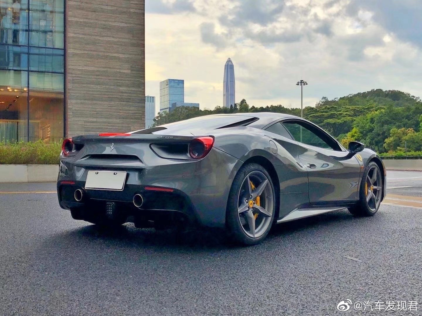 法拉利488GTB，花花公子哥座驾