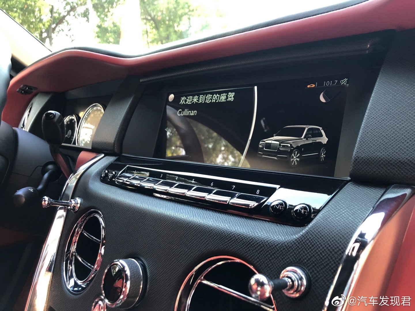 劳斯莱斯 库里南 （四座）黑/红