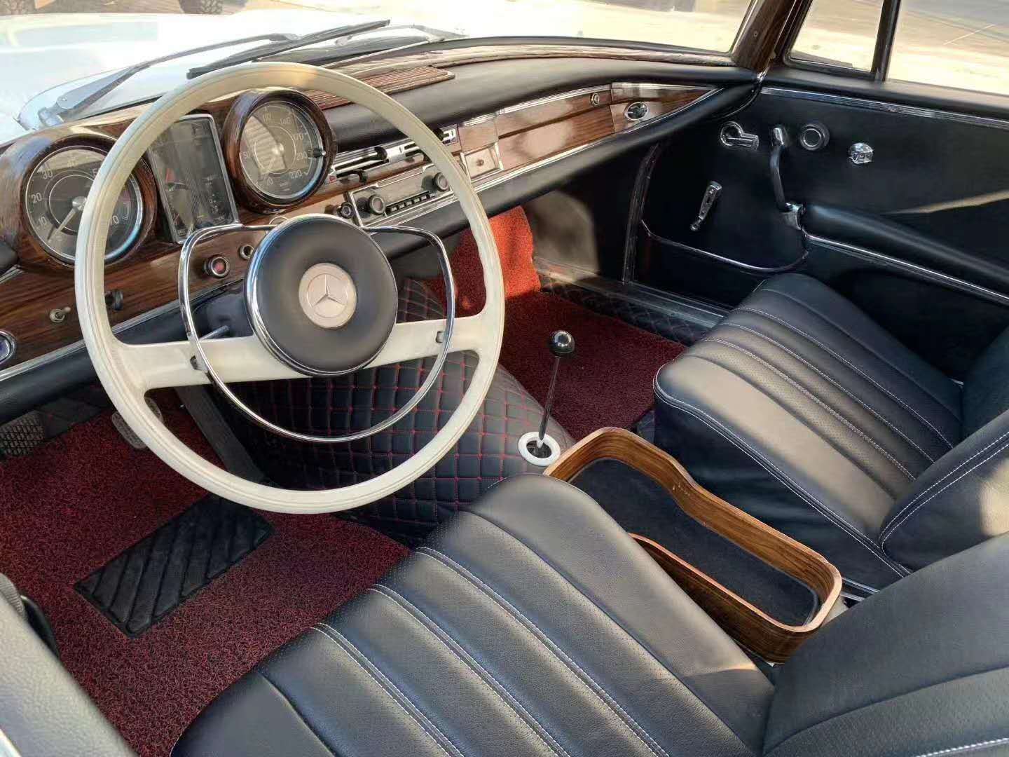 古董老爷车，第二代奔驰S级，1958年出厂的，想问一下这车多钱