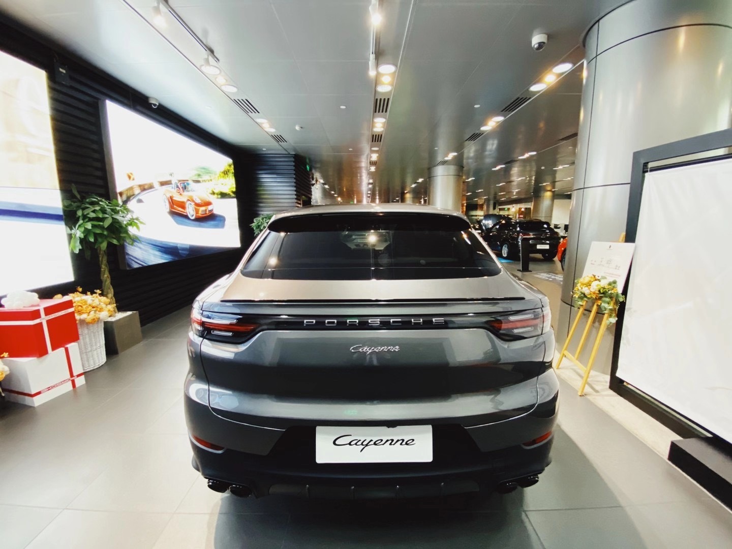 选了轻量化组件的卡宴 Coupe 真的太帅了