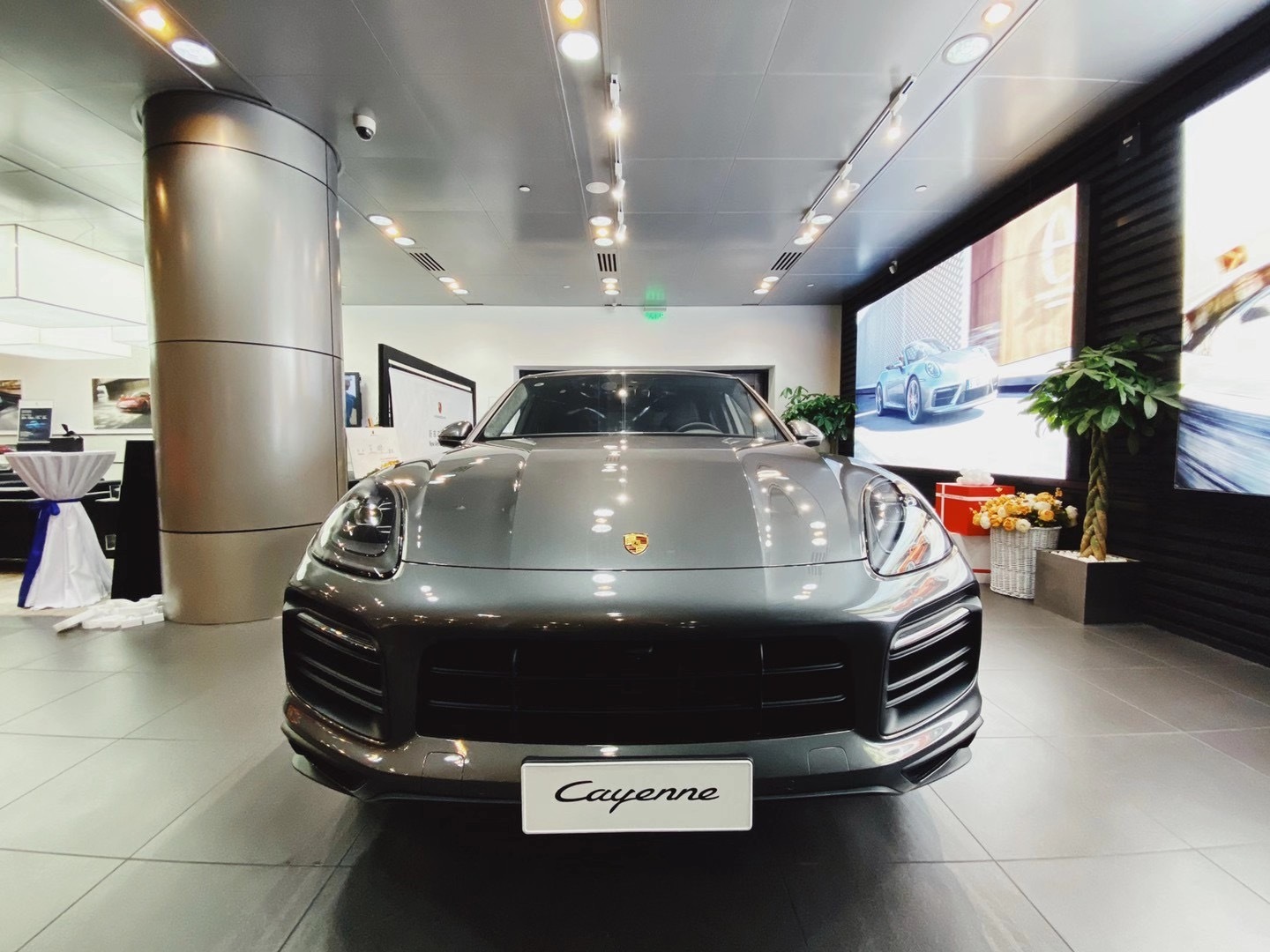 选了轻量化组件的卡宴 Coupe 真的太帅了